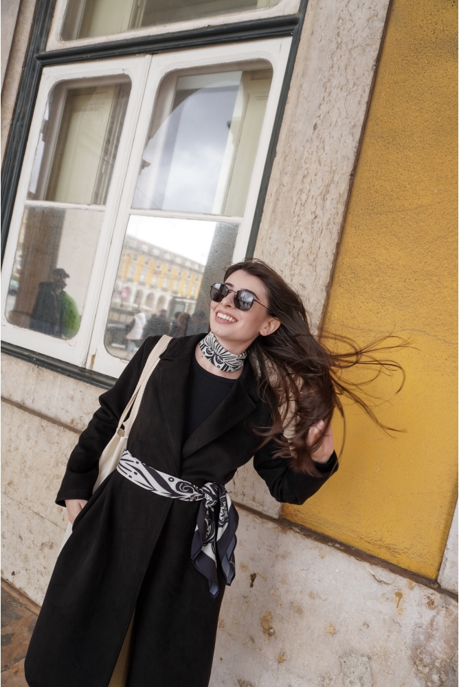 Lenço Mandacaru 110x110 (Preto)