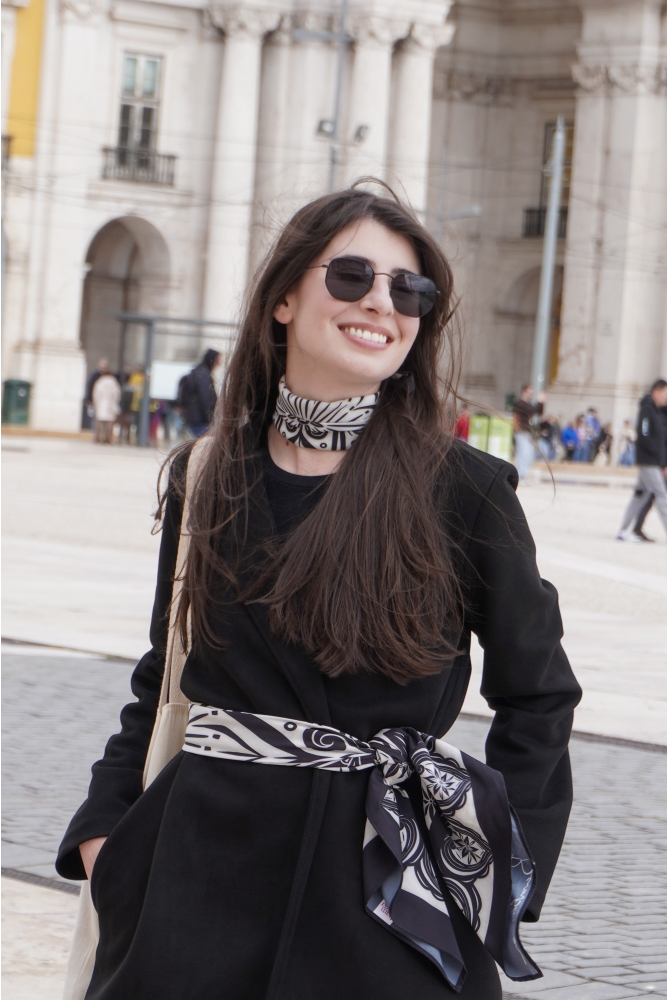 Lenço Mandacaru 110x110 (Preto)